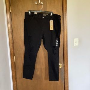 Levi’s 711 skinny distressed midrise jean w Levi’s sculpt hypersoft 24W